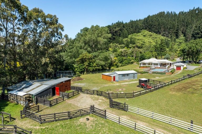 Photo of property in 1090 Coast Road, Wainuiomata Coast, Wainuiomata, 5373
