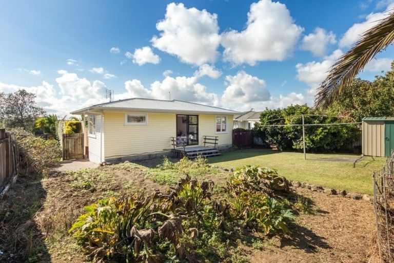 Photo of property in 61 Ennis Avenue, Pakuranga Heights, Auckland, 2010