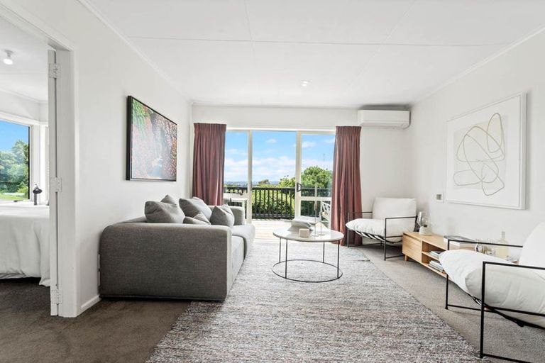 Photo of property in 1 Hartley Terrace, Massey, Auckland, 0614