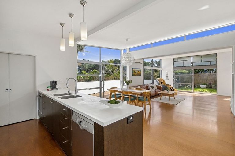 Photo of property in 10d Sunnynook Road, Sunnynook, Auckland, 0620