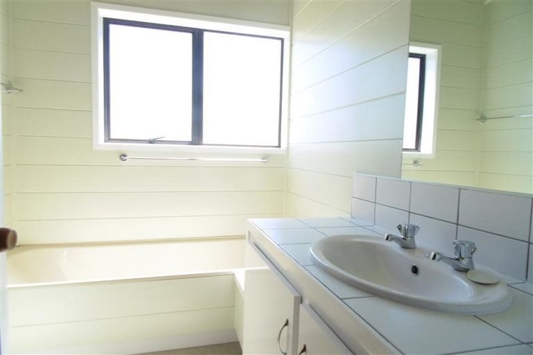 Photo of property in 56 Kennedy Avenue, Forrest Hill, Auckland, 0620