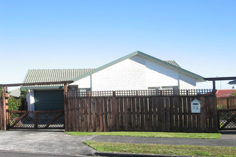 Photo of property in 2/7 Zurich Place, Weymouth, Auckland, 2103