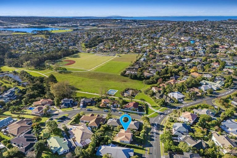 Photo of property in 31 Goldfinch Rise, Unsworth Heights, Auckland, 0632