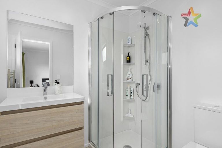 Photo of property in 15 Te Awa Rere Grove, Stokes Valley, Lower Hutt, 5019