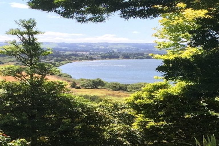 Photo of property in 5 Naera Place, Kawaha Point, Rotorua, 3010