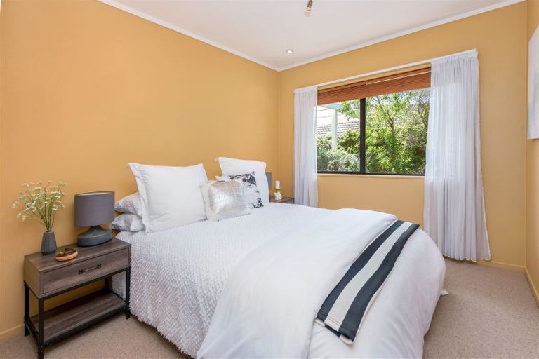 Photo of property in 43 Headcorn Place, Botany Downs, Auckland, 2010