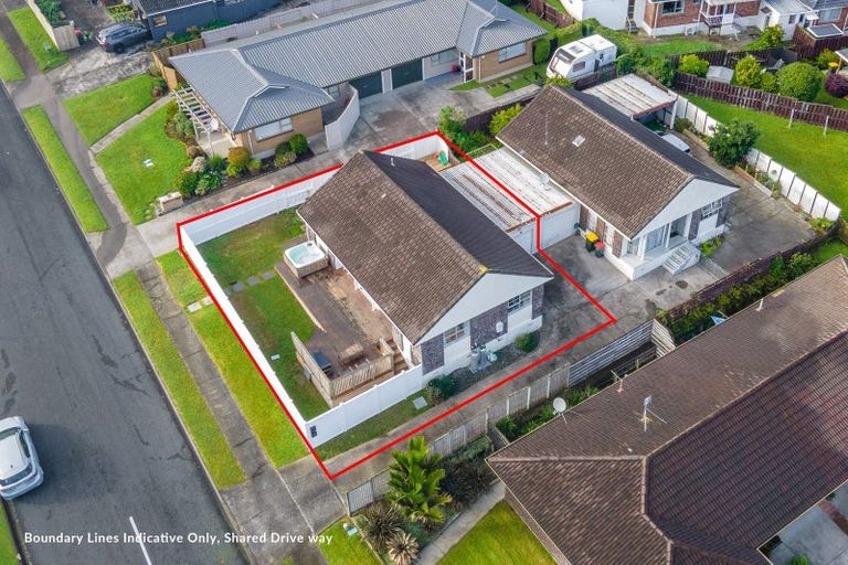 Photo of property in 1/3 Benygloe Place, Highland Park, Auckland, 2010