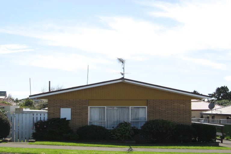 Photo of property in 2/147 Lemon Street, Strandon, New Plymouth, 4312