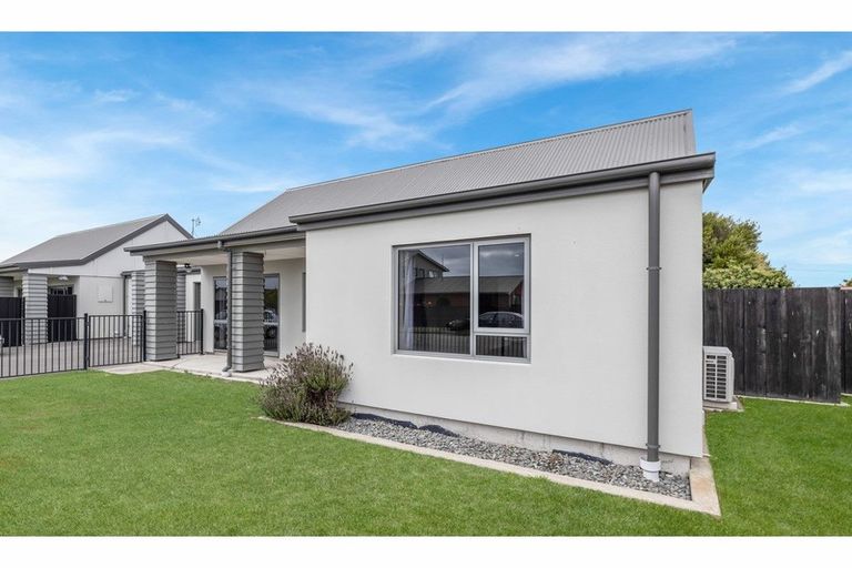 Photo of property in 2/49 Castletown Place, New Brighton, Christchurch, 8083