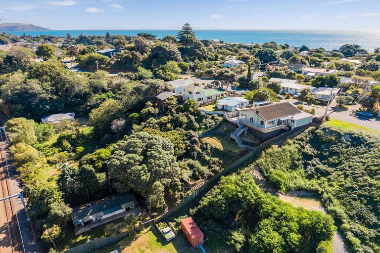 Photo of property in 76 Tilley Road, Paekakariki, 5034