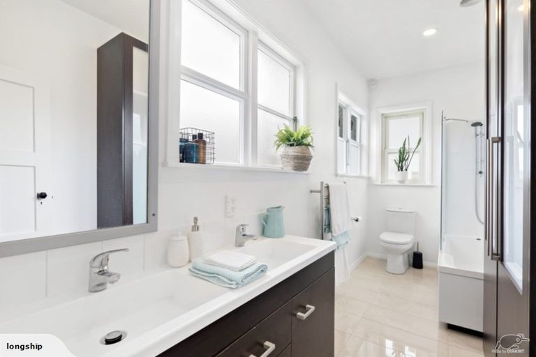 Photo of property in 21 Pukerangi Crescent, Ellerslie, Auckland, 1051