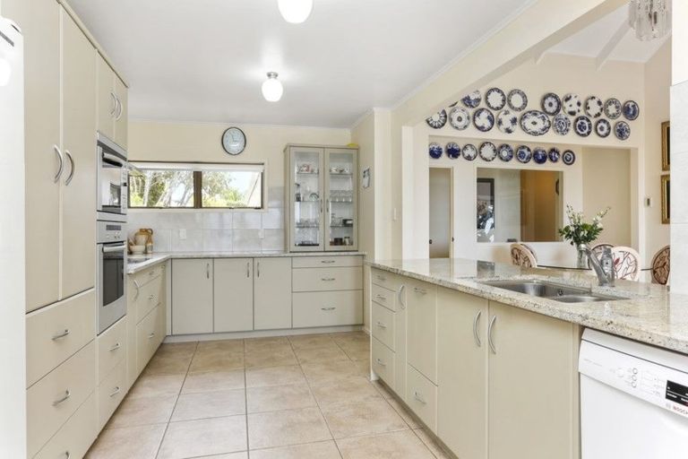 Photo of property in 26 Rock Isle Road, Torbay, Auckland, 0630