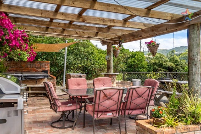 Photo of property in 21 Whitechapel Grove, Stokes Valley, Lower Hutt, 5019