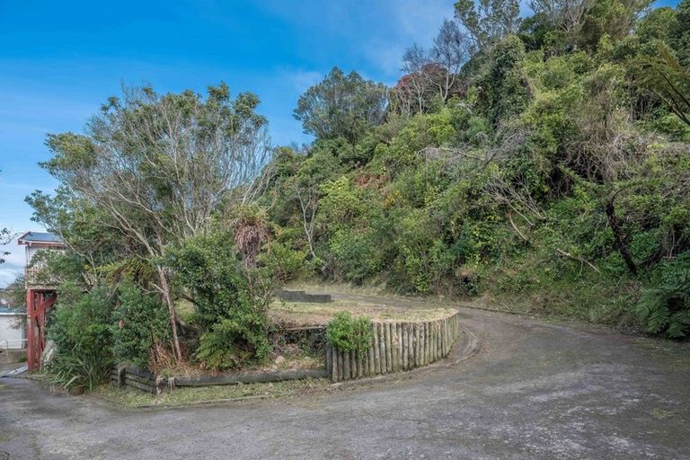Photo of property in 119 Newlands Road, Newlands, Wellington, 6037