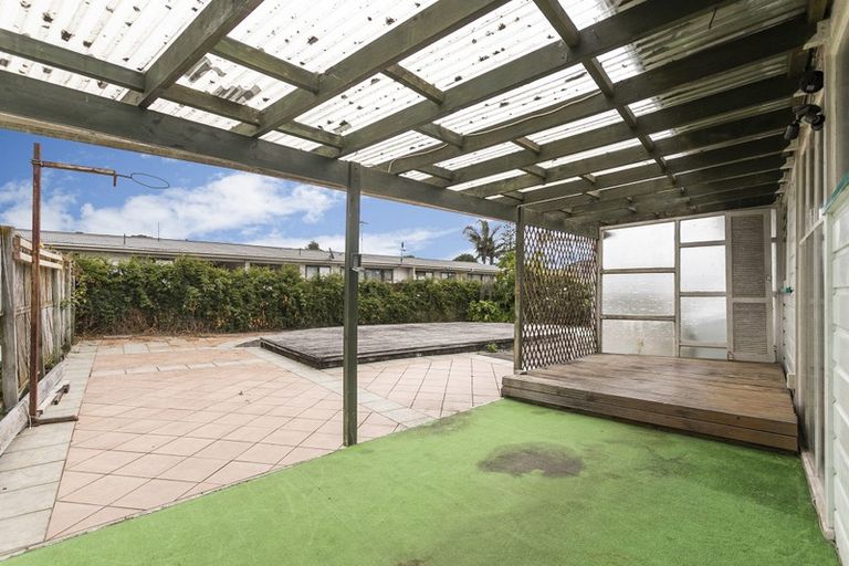 Photo of property in 9 Sutton Crescent, Papatoetoe, Auckland, 2025