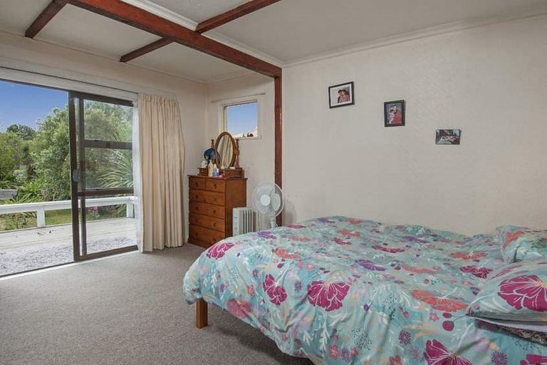 Photo of property in 21 Ranui Station Road, Ranui, Auckland, 0612