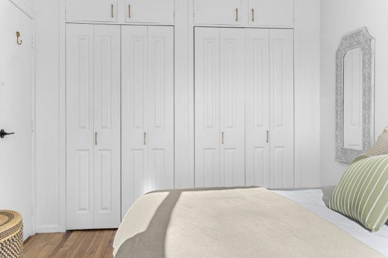 Photo of property in 37 Mcfarlane Street, Oakura, 4314