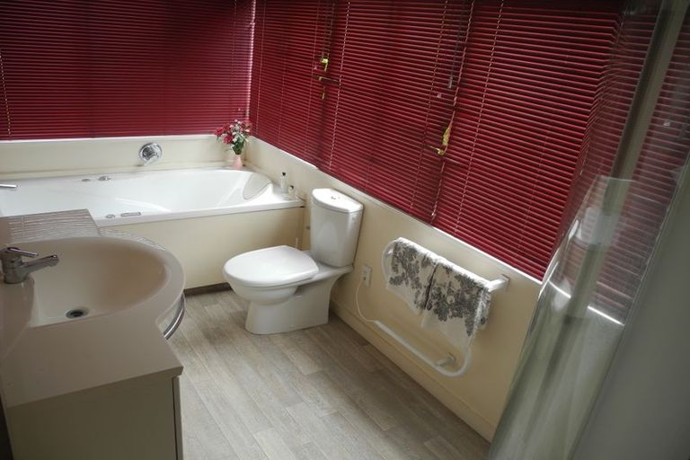 Photo of property in 33 Rhodes Street, Waimate, 7924