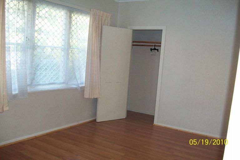 Photo of property in 32 Vera Road, Te Atatu South, Auckland, 0610