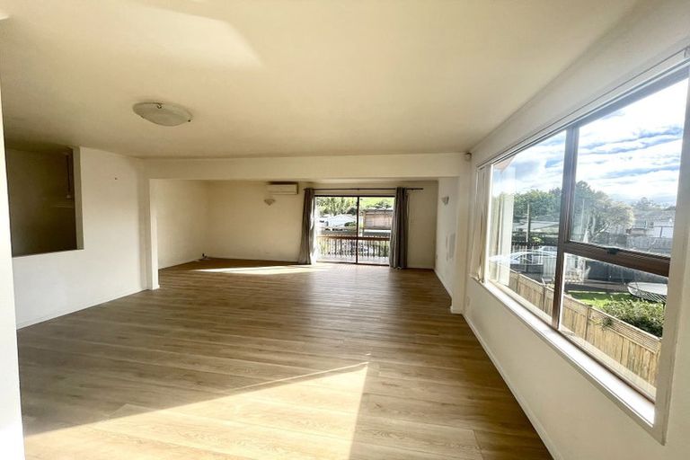 Photo of property in 9 Darren Crescent, Half Moon Bay, Auckland, 2012
