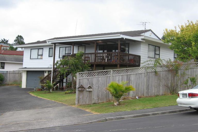 Photo of property in 16 Thalia Place, Totara Vale, Auckland, 0629