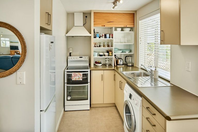 Photo of property in 2/14 Oroua Street, Eastbourne, Lower Hutt, 5013