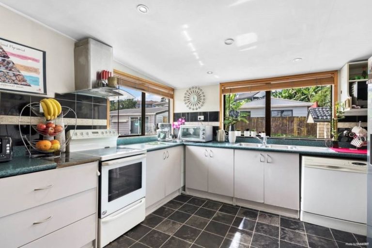 Photo of property in 52 Everglade Drive, Goodwood Heights, Auckland, 2105