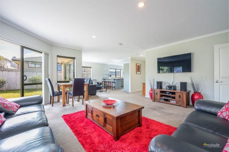 Photo of property in 63 Percy Kinsman Crescent, Riverstone Terraces, Upper Hutt, 5018
