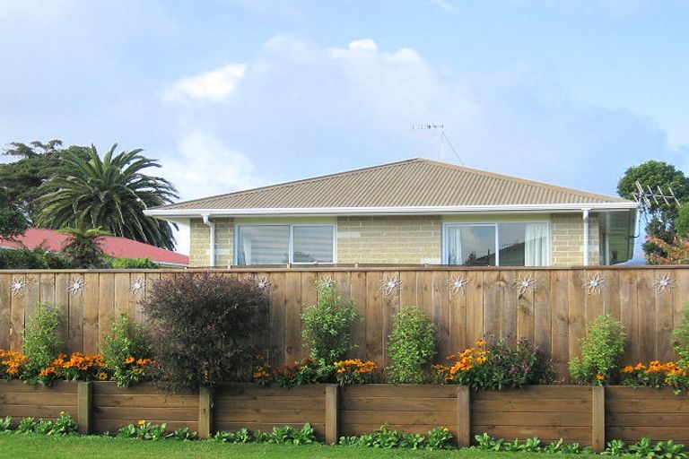 Photo of property in 12a Callender Terrace, Paraparaumu Beach, Paraparaumu, 5032