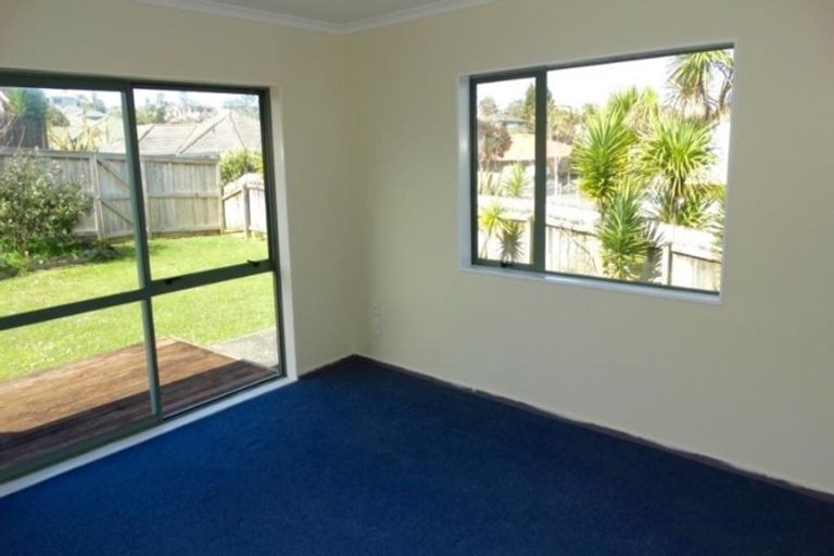 Photo of property in 13 Fleetwood Drive, Henderson, Auckland, 0612