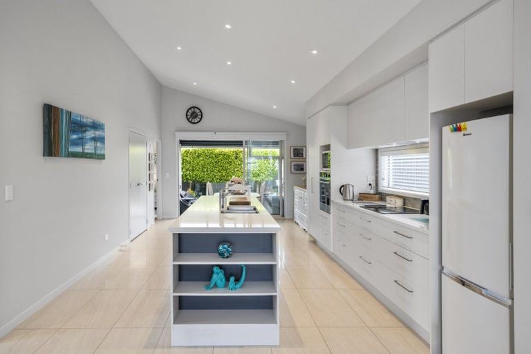 Photo of property in 37 Saint Pauls Drive, Brookfield, Tauranga, 3110