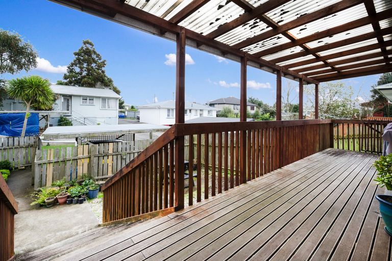 Photo of property in 6a Powell Place, Henderson, Auckland, 0610