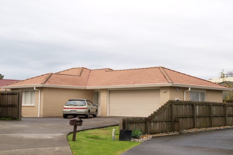 Photo of property in 1/15 Tolben Place, Golflands, Auckland, 2013