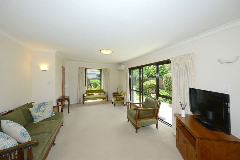 Photo of property in 2/58 Ambleside Drive, Burnside, Christchurch, 8053