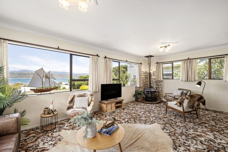 Photo of property in 188 Breaker Bay Road, Breaker Bay, Wellington, 6022