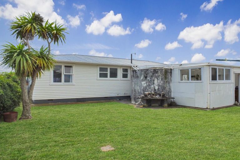 Photo of property in 16 Mark Perreau Place, Foxton, 4814