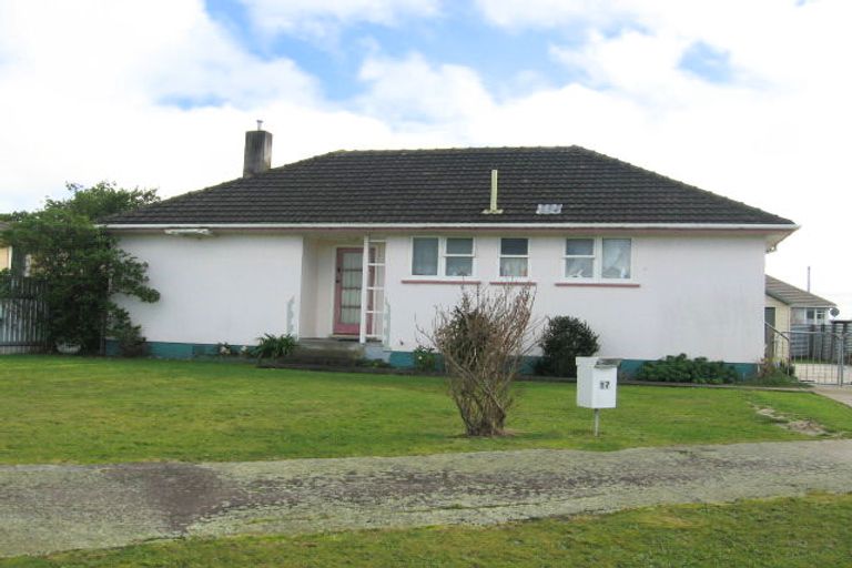 Photo of property in 17 Bristol Crescent, Roslyn, Palmerston North, 4414