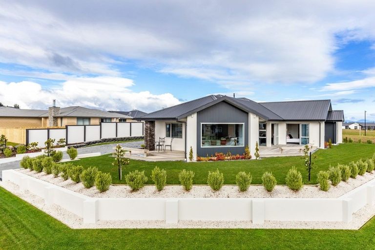 Photo of property in 2 Uku Way, Wharewaka, Taupo, 3330