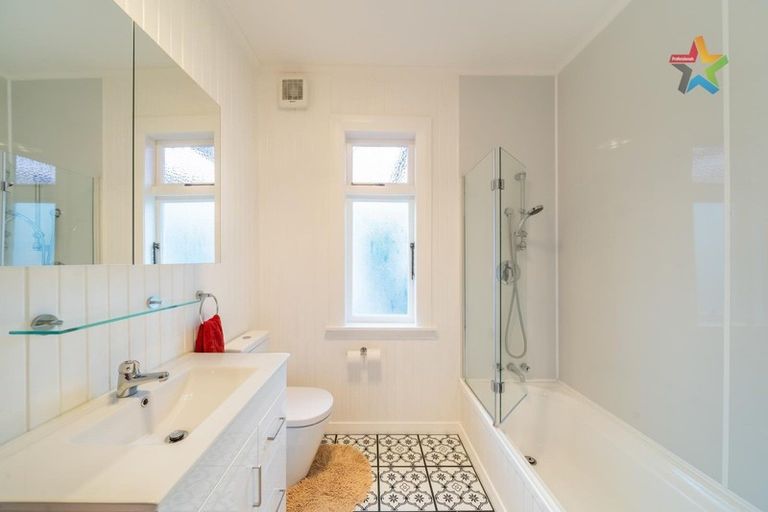 Photo of property in 122 Waiwhetu Road, Waterloo, Lower Hutt, 5011