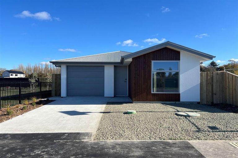 Photo of property in 18 Oakmill Drive, Casebrook, Christchurch, 8051