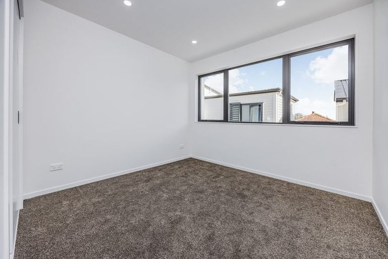Photo of property in 2/6 Pah Road, Papatoetoe, Auckland, 2025