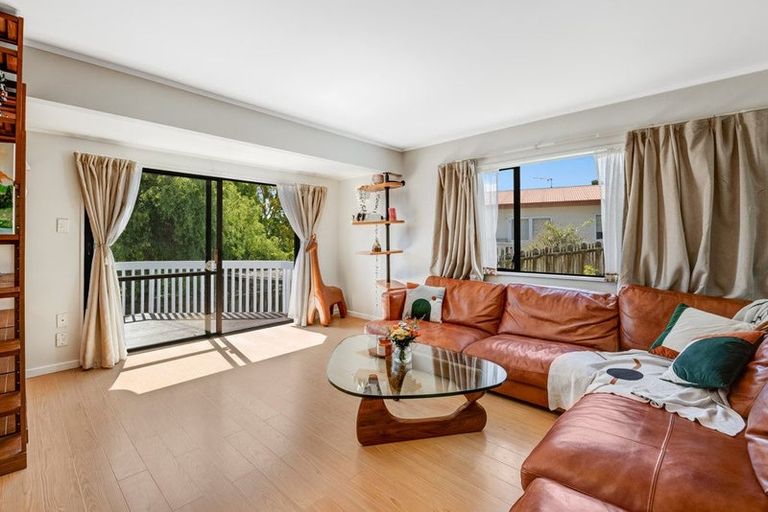 Photo of property in 14 Mallard Place, Unsworth Heights, Auckland, 0632