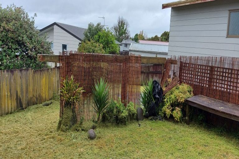 Photo of property in 5 Iris Place, Clendon Park, Auckland, 2103