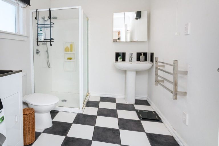 Photo of property in 84 Featherston Street, Takaro, Palmerston North, 4412