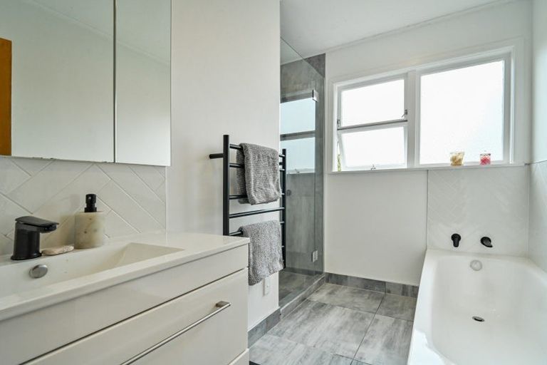 Photo of property in 11 Busby Hill, Havelock North, 4130