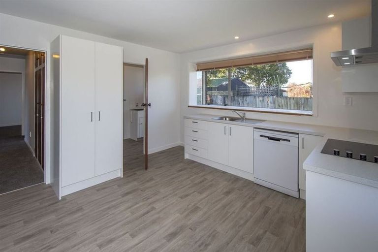 Photo of property in 2/5 Chilton Drive, Mairehau, Christchurch, 8052