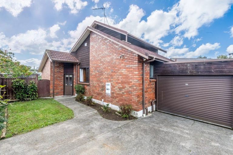 Photo of property in 2/10 Dayspring Way, Pakuranga, Auckland, 2010
