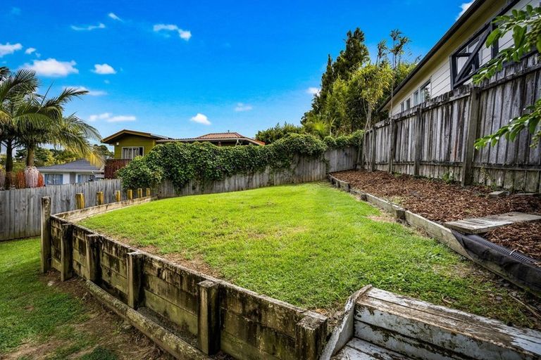 Photo of property in 1/325 Triangle Road, Massey, Auckland, 0614