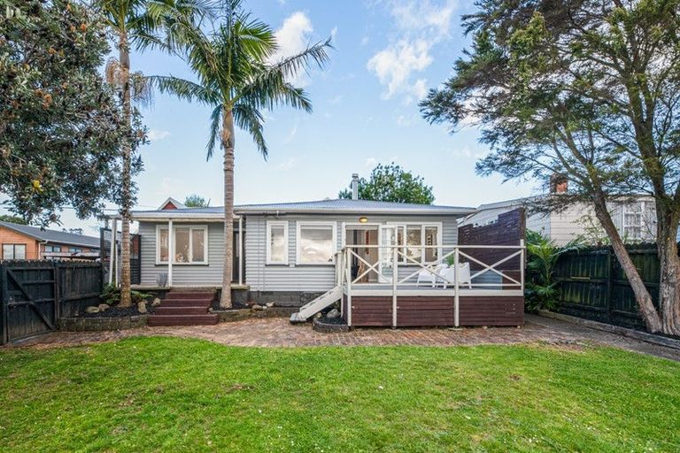 Photo of property in 82 Rosier Road, Glen Eden, Auckland, 0602