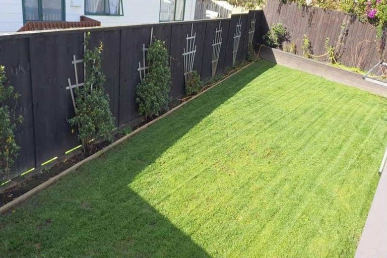 Photo of property in 12 Alston Avenue, Kelston, Auckland, 0602